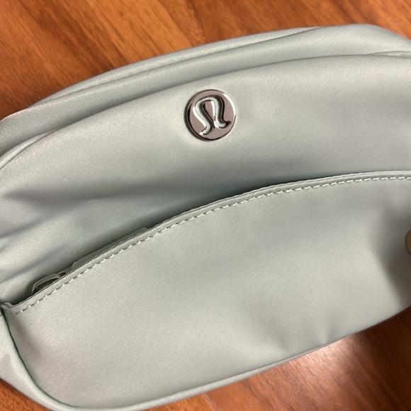 NWT Lululemon Athletica City Essentials Pouch
Mini ✨ASIA EXCLUSIVE ✨ - Picture 5 of 11